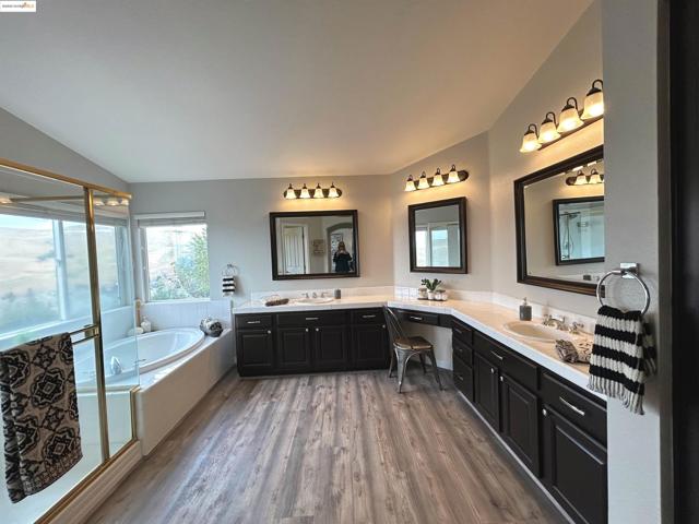 8040 Kelok Way, Clayton CA: https://media.crmls.org/mediaz/a510c53a-c0e2-47c2-bb90-82f612b92df5.jpg