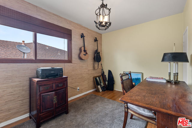 7132 Kentwood Avenue, Los Angeles CA: https://media.crmls.org/mediaz/a510e5e5-5122-480c-bfe2-be84c3d107d9.jpg