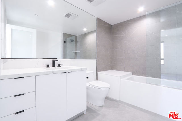 11800 Courtleigh Drive, Los Angeles CA: https://media.crmls.org/mediaz/a5111266-5731-4587-a8f4-3bccdee2ba1d.jpg