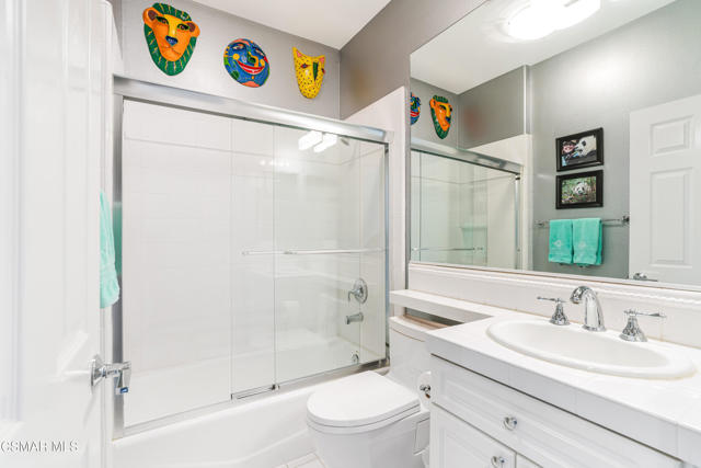 775 Parmenter Avenue, Thousand Oaks CA: https://media.crmls.org/mediaz/a5112c07-0db2-418e-a8ba-4838f0ee3ff8.jpg