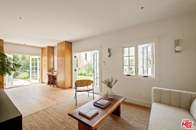 1068 Queen Anne Place, Los Angeles CA: https://media.crmls.org/mediaz/a511b166-d2aa-41eb-bd8c-35f082e7b9b2.jpg