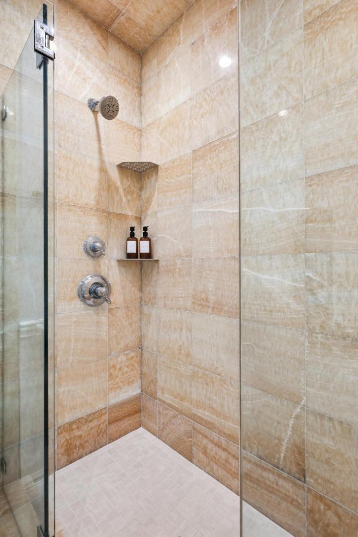 https://media.crmls.org/mediaz/a511f3d5-ab4a-484b-a89e-f2e91a412c92.jpg?preset=X-Large