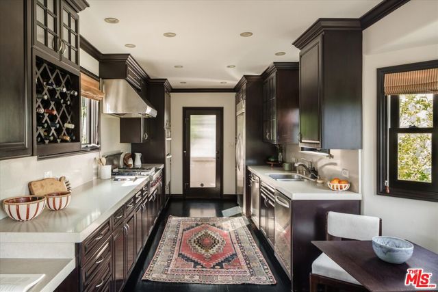 4189 Holly Knoll Drive, Los Angeles CA: https://media.crmls.org/mediaz/a511fc9e-b7a2-4921-9877-3362838e0ad2.jpg