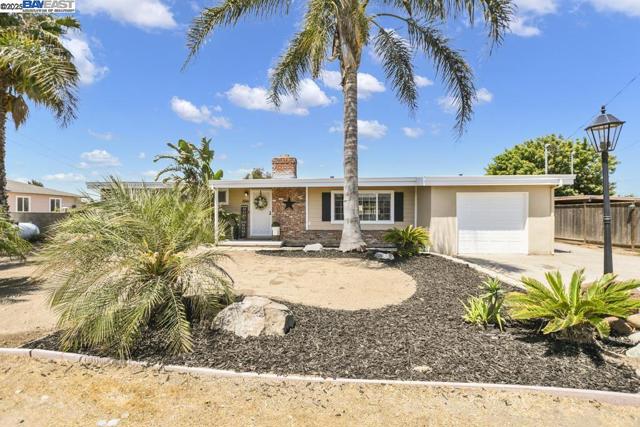 1941 Eden Plains Rd, Brentwood CA: https://media.crmls.org/mediaz/a512a649-b905-44ee-971b-44917544ac70.jpg