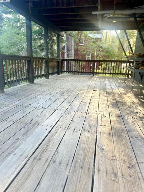 13273 Sierra Dr W, Truckee CA: https://media.crmls.org/mediaz/a512bb88-188f-4541-9c89-58cdd26ba5c6.jpg