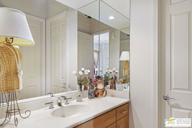 18 Calais Circle, Rancho Mirage CA: https://media.crmls.org/mediaz/a512e7f6-d86f-4a9f-8f6c-9034a862061c.jpg