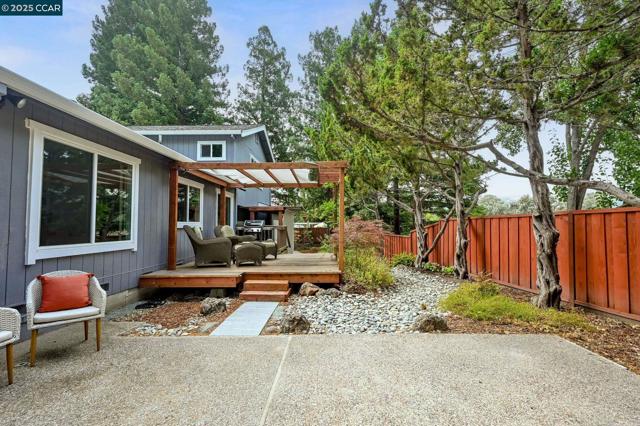 101 Stowbridge Ct., Danville CA: https://media.crmls.org/mediaz/a5132d02-704b-4939-b9f4-b3d5a8fa2d89.jpg