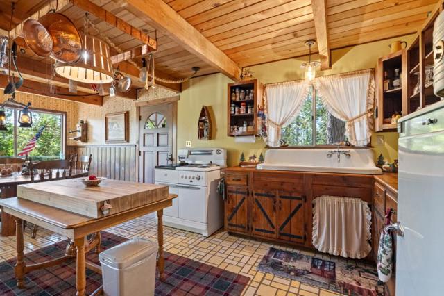 29380 Lassen Drive, Cold Springs CA: https://media.crmls.org/mediaz/a513b506-17fd-462c-8871-f36af597310e.jpg