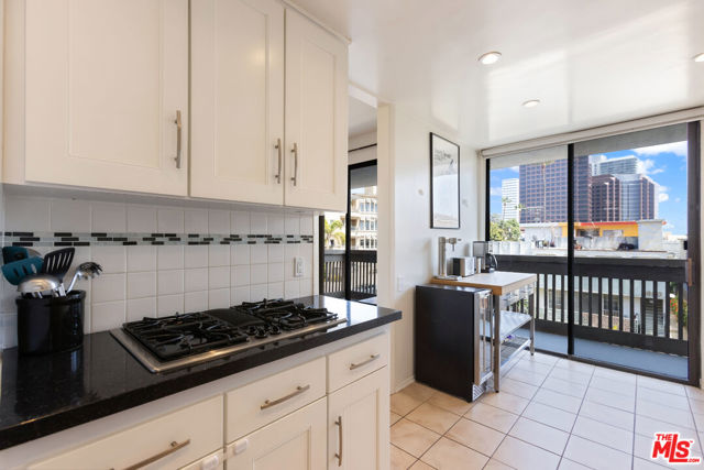 11805 Mayfield Avenue, Los Angeles CA: https://media.crmls.org/mediaz/a5146076-7a08-4705-8cbb-a3ae6d0a7ac1.jpg