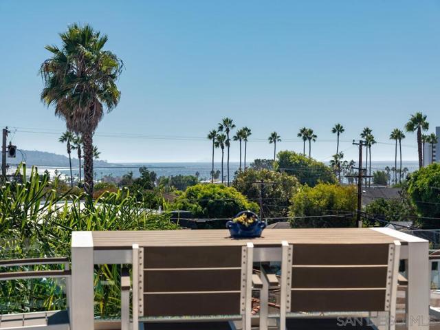 938 Opal St, San Diego CA: https://media.crmls.org/mediaz/a514ca13-aa3a-4470-b8d4-c606efd170c8.jpg