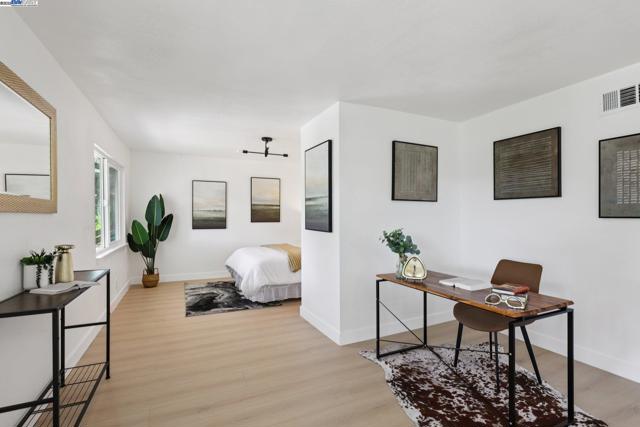 1218 Lattie Ln, Mill Valley CA: https://media.crmls.org/mediaz/a514e6f7-c02e-4ba6-9620-88d2393b88da.jpg
