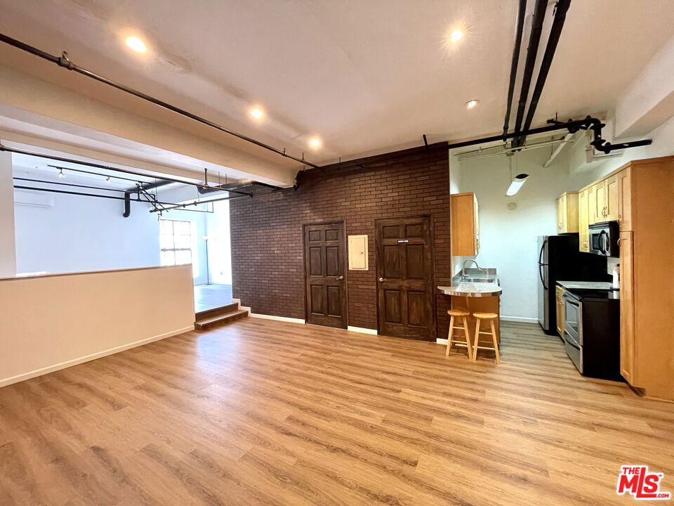 312 W 5TH Street #1103