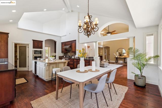 3244 Ridgeview PL, Hayward CA: https://media.crmls.org/mediaz/a51533cf-4a01-440a-8189-ea43306640ac.jpg