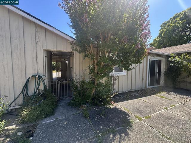 120 Sexton Rd, Sebastopol CA: https://media.crmls.org/mediaz/a5157c9a-5eaa-4b07-ad4c-cedd0e3a1b28.jpg