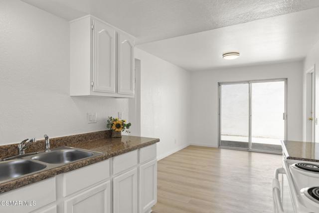 307 Lark Ellen Avenue, Ojai CA: https://media.crmls.org/mediaz/a5165fbe-5b6d-47ee-b3da-842575120339.jpg