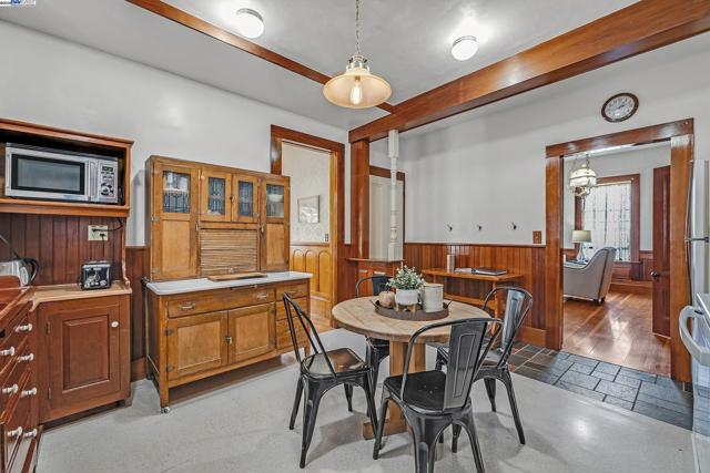 2211 College Avenue, Livermore CA: https://media.crmls.org/mediaz/a5169c90-653a-496f-a386-0e493906c6a8.jpg