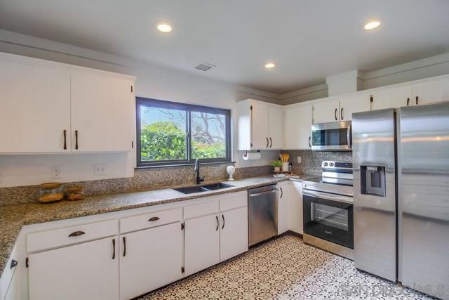 3886 Santa Cruz, San Diego CA: https://media.crmls.org/mediaz/a5174bd9-4897-48ea-84b3-ea602f0e832a.jpg