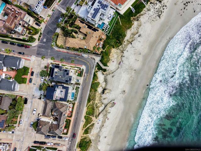 210 Palomar Ave, La Jolla CA: https://media.crmls.org/mediaz/a5176890-cdd0-4126-b74d-d43101720a93.jpg
