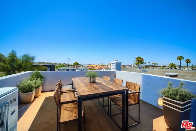 308 13th Street, Seal Beach CA: https://media.crmls.org/mediaz/a51776c7-50b2-48d5-bbef-4d8d3c5932d1.jpg
