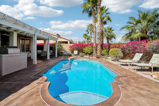 60920 Living Stone Drive, La Quinta CA: https://media.crmls.org/mediaz/a5177dfe-152c-436f-81be-e05bc744e953.jpg