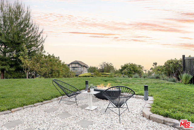 23458 W Moon Shadows Drive, Malibu CA: https://media.crmls.org/mediaz/a517a58f-07dc-4712-ae47-d0e87597fc8b.jpg