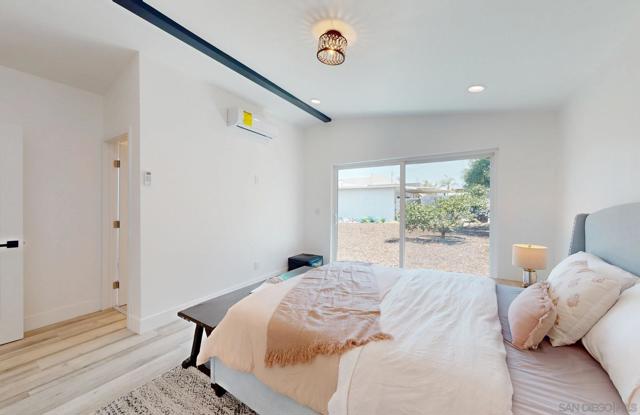 873 Towne Street, Costa Mesa CA: https://media.crmls.org/mediaz/a517e41e-9d78-4cd7-96e0-c0504b16d721.jpg
