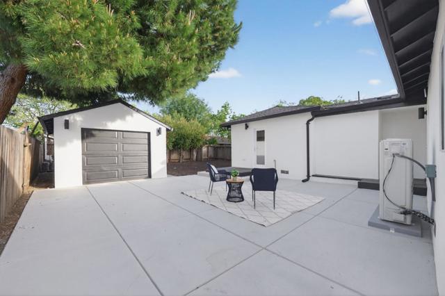 1150 Sevier Avenue, Menlo Park CA: https://media.crmls.org/mediaz/a5182d91-6d67-4624-af2d-4af3fa1fd158.jpg