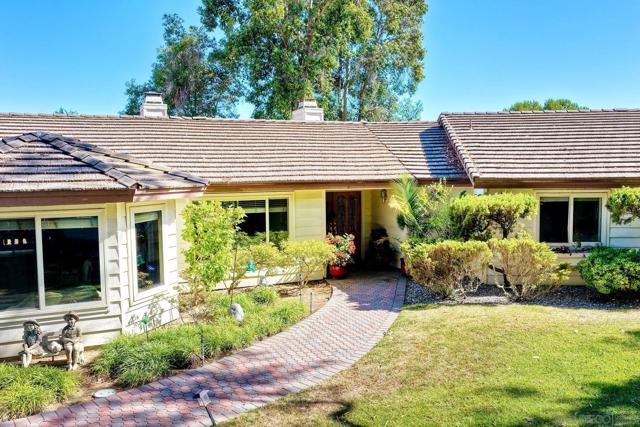 2183 Lundy Lake Dr, Escondido CA: https://media.crmls.org/mediaz/a5183624-ffc1-4710-a4e6-0f5dd08d1f08.jpg