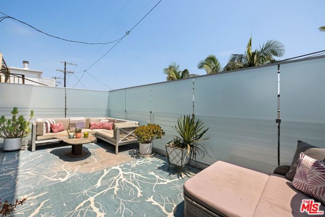 2014 Pacific Avenue, Venice CA: https://media.crmls.org/mediaz/a518c874-b261-457c-aa7a-fbf08f9bcfbe.jpg