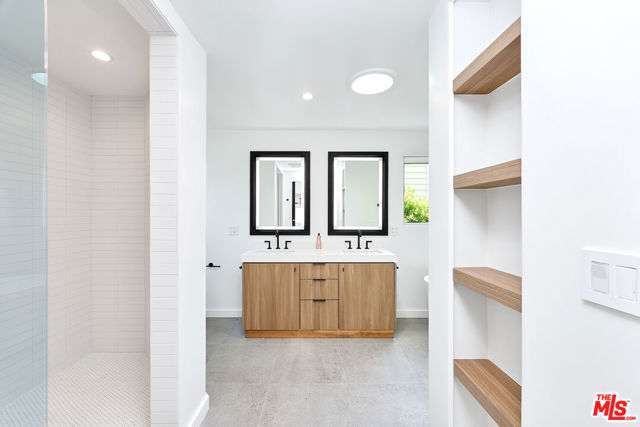 519 1/2 San Juan Avenue, Venice CA: https://media.crmls.org/mediaz/a518cadd-5d39-4409-8b25-54e34f05c985.jpg