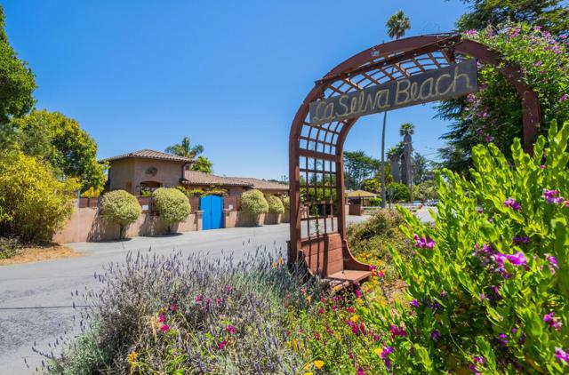 3 Playa Boulevard, Watsonville CA: https://media.crmls.org/mediaz/a5190e6d-d276-4669-9173-99fd7d56fab0.jpg
