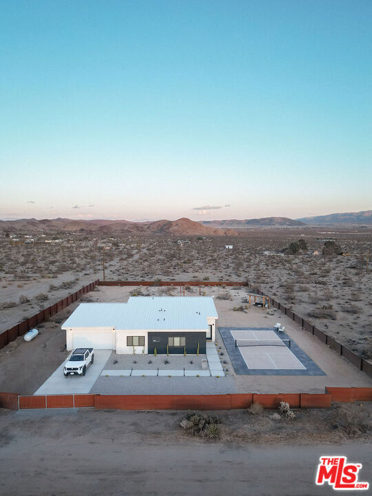 4375 Border Avenue, Joshua Tree CA: https://media.crmls.org/mediaz/a519c1a5-6706-4ca2-b30a-e7445c2622b3.jpg