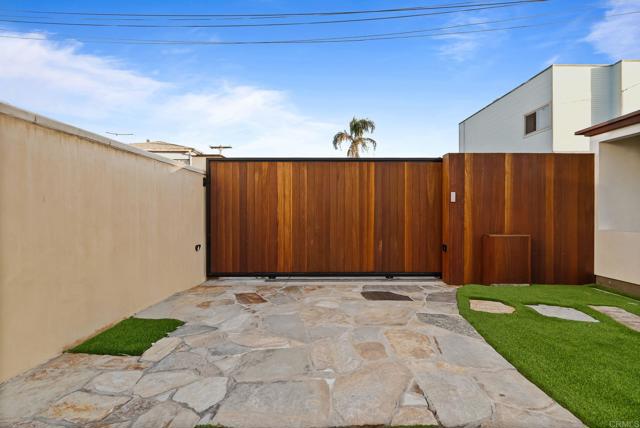 Detail Gallery Image 49 of 60 For 1615 Ocean Front St, San Diego,  CA 92107 - 2 Beds | 2 Baths