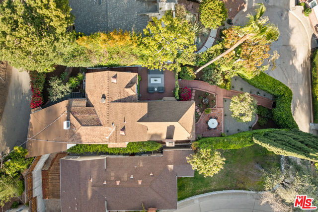 6475 San Marco Circle, Los Angeles CA: https://media.crmls.org/mediaz/a51a326d-711c-4996-9bab-34bf30dba041.jpg