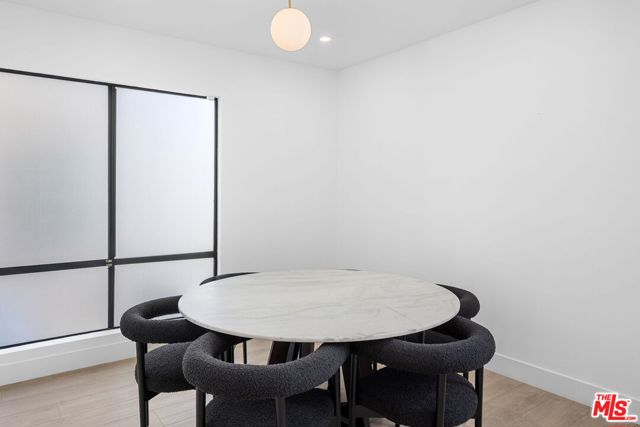 5254 Yarmouth Avenue, Encino CA: https://media.crmls.org/mediaz/a51a4fc8-63e0-4d87-a7f8-8509cb5c3921.jpg