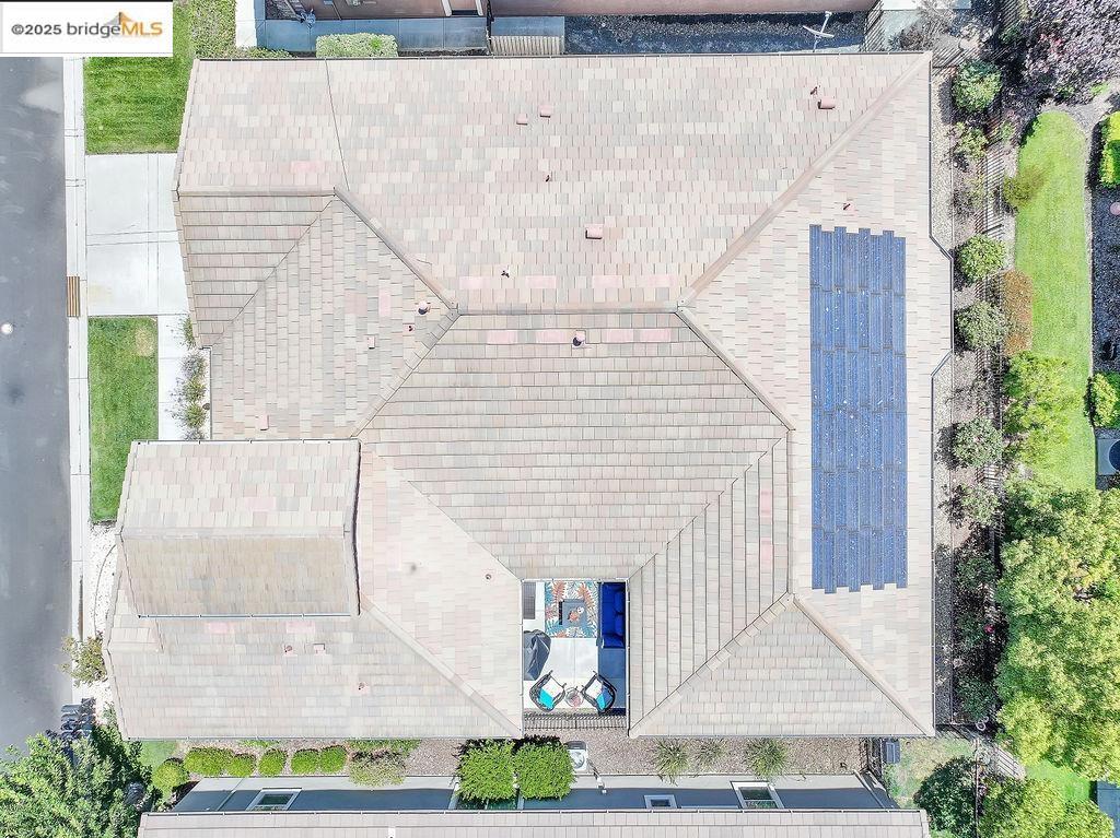 https://media.crmls.org/mediaz/a51a9ac9-bf7d-481c-8a32-502978c7d7bb.jpg?preset=X-Large