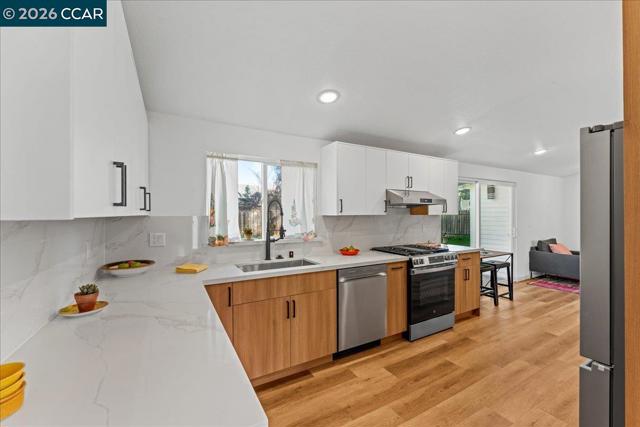 5169 Concord Blvd, Concord CA: https://media.crmls.org/mediaz/a51a9ca7-7072-457f-9804-d56ad4d044fb.jpg