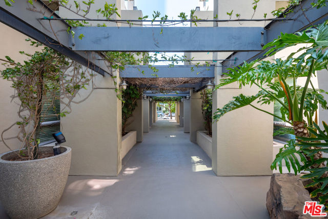 13044 Pacific, Playa Vista CA: https://media.crmls.org/mediaz/a51ba520-0e47-4f39-bf0d-198a0676e0d8.jpg
