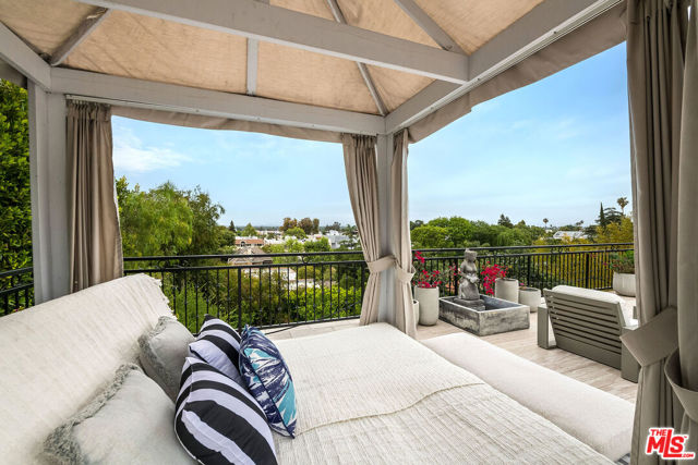 14539 Valley Vista Boulevard, Sherman Oaks CA: https://media.crmls.org/mediaz/a51baa8d-d0a3-43a4-8e66-fb184e28110a.jpg