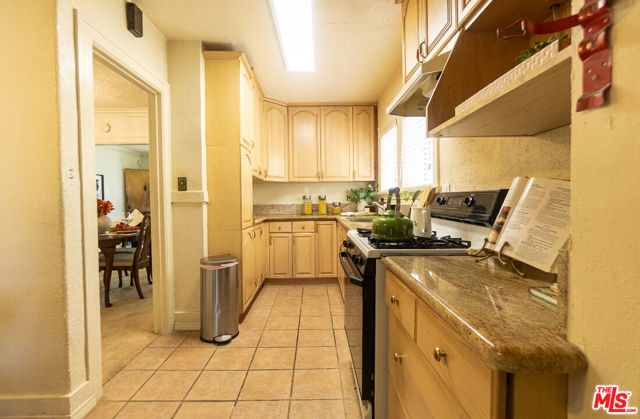 5017 5th Avenue, Los Angeles CA: https://media.crmls.org/mediaz/a51c96b4-2b26-49e4-a85b-29529a7ec1f2.jpg