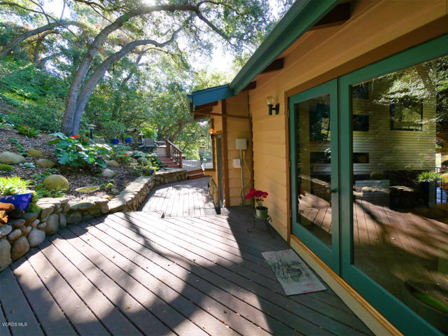 2442 Valley Meadow Drive, Oak View CA: https://media.crmls.org/mediaz/a51c98a7-59b7-42a9-946e-c88cf94e2154.jpg