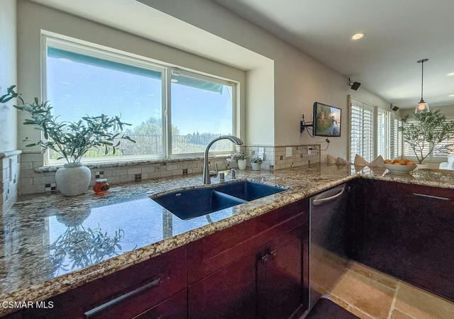 3331 Monte Carlo Drive, Thousand Oaks CA: https://media.crmls.org/mediaz/a51cbfc0-3fc5-450f-b6cf-4ed7b4bcf27f.jpg