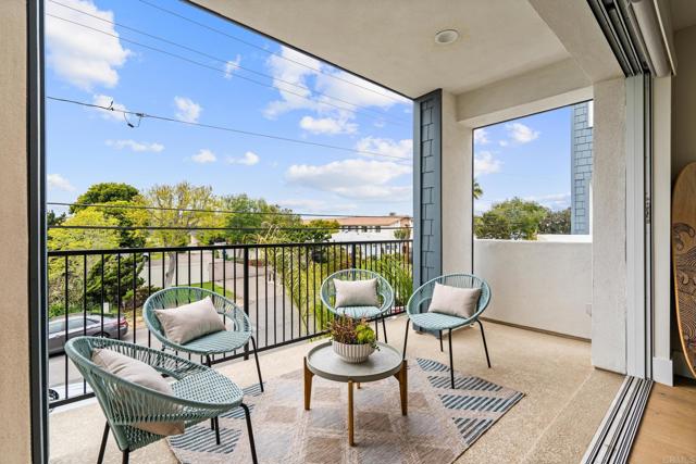 Detail Gallery Image 11 of 69 For 301 Juniper Ave, Carlsbad,  CA 92008 - 3 Beds | 3/1 Baths