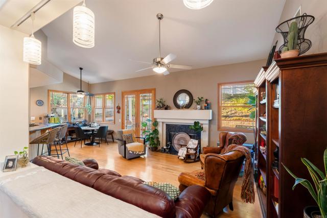 Detail Gallery Image 20 of 46 For 633 Cantara Ln, Vista,  CA 92081 - 3 Beds | 2/1 Baths