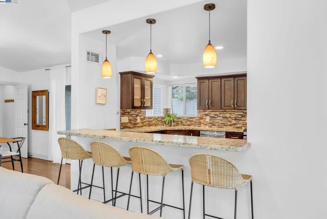6400 Mokelumne Ave, Oakland CA: https://media.crmls.org/mediaz/a51da24a-4547-430e-902b-d4c4dec2a887.jpg