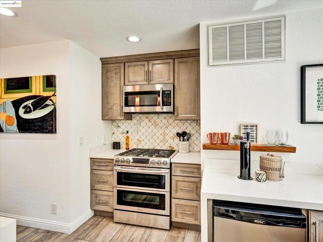 336 Washington Ave, Richmond CA: https://media.crmls.org/mediaz/a51da933-dd7d-4d97-b1dc-fece7896af78.jpg