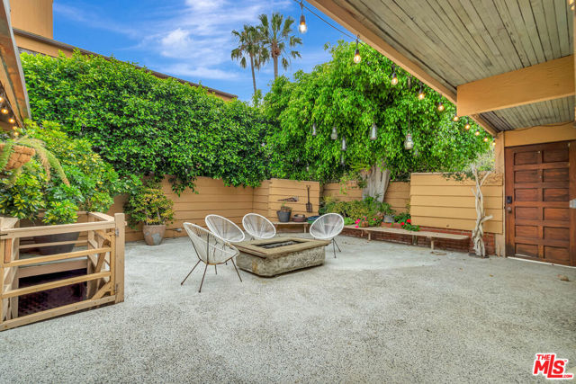 26636 Latigo Shore Drive, Malibu CA: https://media.crmls.org/mediaz/a51e0be0-789c-47df-99f0-97cd2e72fb62.jpg