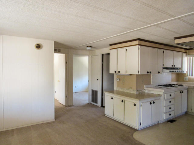 39640 Desert Greens E Drive, Palm Desert CA: https://media.crmls.org/mediaz/a51ead11-7bf6-4b48-9c9c-db2980a8c787.jpg