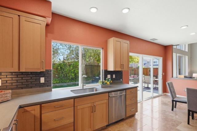 65 Driftwood Circle, Pacifica CA: https://media.crmls.org/mediaz/a51ed07e-201e-4e79-b196-18b7af09783d.jpg