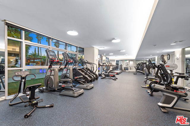 13700 MARINA POINTE Drive, Marina del Rey CA: https://media.crmls.org/mediaz/a51f267b-1e30-4ae9-b877-4973fdfdf053.jpg